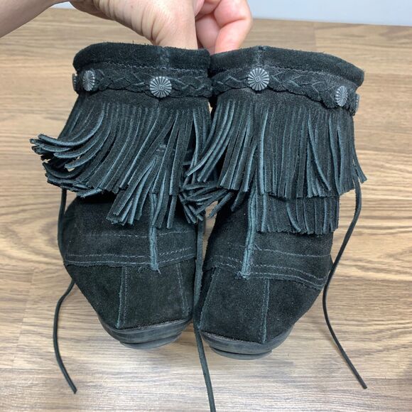 Minnetonka Women's 9  Moccasin Boot Double Fringe Lace-up Suede Tramper BoHo - Picture 6 of 11